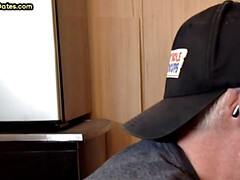 Amateur, Sucer une bite, Gorge profonde, Homosexuelle, Branlette thaïlandaise, Mature, Pov, Tatouage