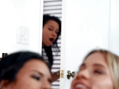 Amateur, Blonde, Queue, 2 femmes 1 homme, Branlette thaïlandaise, Fille latino, Nénés, Voyeur