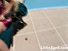 18 años, Amateur, Fetiche, Penetracion con dedos, Al aire libre, Pequeña, Adolescente, Bajo la falda