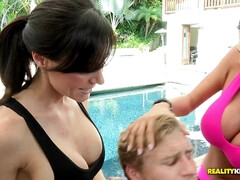 Sucer une bite, 2 femmes 1 homme, Italienne, Léchez, Mère que j'aimerais baiser, De plein air, Piercing, Chatte