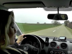 Julia Pink wears buttplug while sucking off passenger in her car