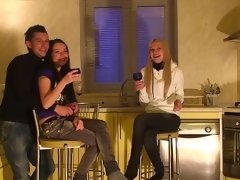 Sucer une bite, Brunette brune