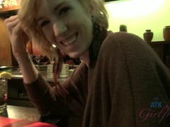 Amateur, Bikini, Rubia, Novia, Cabello corto, Flaco, Desnudarse, Tatuaje