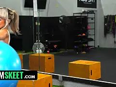 Rubia, Mamada, Estilo perrito, Gimnasio, Pajear, Japonés, Tetas naturales, Vibrador