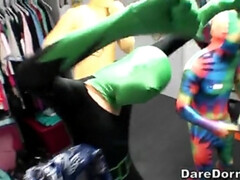 Chambre à dormir, Sucer une bite, Brunette brune, Collège université, 2 femmes 1 homme, Léchez, Chatte