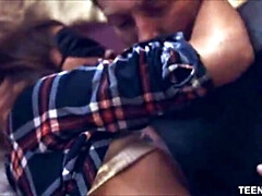 Sucer une bite, En levrette, Adolescente