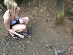 Plage, Bikini, Blonde, Sucer une bite, Chatte, Rasée, Jupe, Fumer