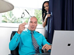 Amateur, Verga grande, Estilo perrito, Ébano, Interracial, Tetas naturales, Oficina, Medias largas