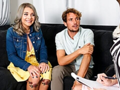 Gros cul, Brunette brune, Doigter, Branlette thaïlandaise, Hard, Petite femme, Rasée, Nénés