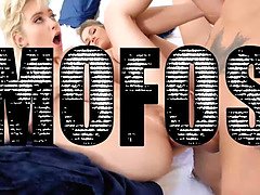 Grosse titten, Blondine, Lesbisch, Lecken, Rasiert, Titten, Spielzeuge, Nass