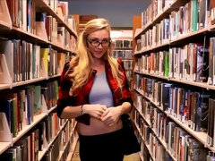 Extreem, Gapende, Masseren, Masturbatie, Orgasme, Openbaar, Schoolmeisje, Speelgoed