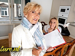 Arschlecken, Blondine, Gesichtssitzen, Füsse, Behaart, Hd, Küssen, Titten