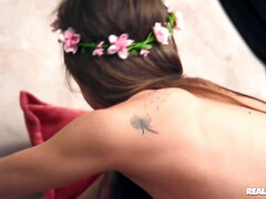 Leie, Arsch, Blasen, Aufs gesicht abspritzen, Würgen, Riesig, Riesenschwanz, Hintern versohlen