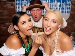 Kont, Blond, Pijpbeurt, Fetisj, 1 man 2 vrouwen, Handbeurt, Tiener, Trio