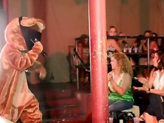 Blonde, Tir de sperme, Mère que j'aimerais baiser, Nue à poil, Police, Se déshabiller