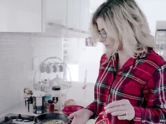 Amerikaans, Blond, Pijpbeurt, Oudere vrouw, Hondjeshouding, Handbeurt, Keuken, Moeder die ik wil neuken