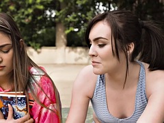 Brunette brune, Lesbienne, Adolescente, Nénés