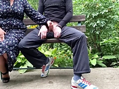 Leie, Behaart, Handjob, Milf, Natürlichen titten, Im freien, Sohn, Ehefrau