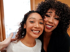 Pijpbeurt, 1 man 2 vrouwen, Vingeren, Handbeurt, Interraciaal, Gezichtspunt, Tiener, Trio