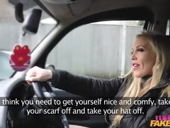 Enthousiasteling, Grote mammen, Pijpbeurt, Auto, Dominatie, Handbeurt, Buiten, Tieten likken