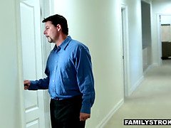 Brunette brune, Tir de sperme, Mignonne, Papa, Hd, Petite femme, Rasée, Nénés