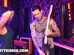 Asiático, Culo grande, Verga grande, Tetas grandes, Mamada, Morena, Anilingus, Afeitado