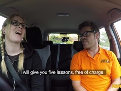 Amateur, Sucer une bite, Voiture, En levrette, Doigter, Branlette thaïlandaise, De plein air, Pov