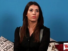 Britannique, Brunette brune, Homme nu et filles habillées, Domination, Européenne, Talons, Instruction, Voyeur