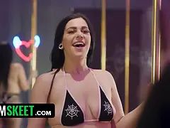 Amateur nice girl ariel dixon pole dances and sucks a strangers dong in the pub