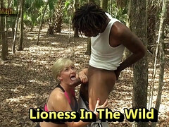 Gros seins, Noire, Sucer une bite, Plantureuse, Tir de sperme, Mamie, Interracial, Nénés