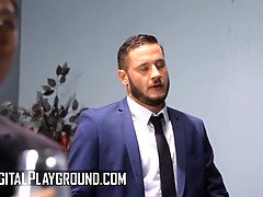 Grosse bite, Gros seins, Sucer une bite, Gorge profonde, En levrette, Bâillonner, Chatte, Chevaucher