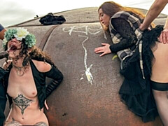 18 ans, Gros cul, Grosse bite, Noire, En levrette, Seins naturels, De plein air, Adolescente