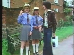 Sucer une bite, Brunette brune, Tir de sperme, Faciale, Groupe, Masturbation, Nénés, Rétro ancien