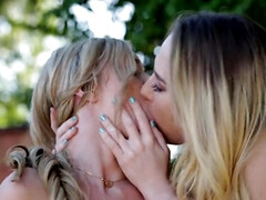 Tussi, Blondine, Braunhaarige, Fingern, Lesbisch, Lecken, Pornostars, Muschi