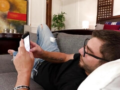 Stoney Lynn Gives Handjob and deepthroat blowjob - homemade amateur couple sex