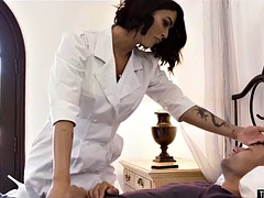 In den arsch, Grosser schwanz, Grosse titten, Braunhaarige, Arzt, Niederländisch, Krankenschwester, Transfrau