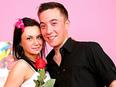 Enthousiasteling, Slaapkamer, Grote lul, Pijpbeurt, Bruinharig, Natuurlijke tieten, Tiener, Tieten likken