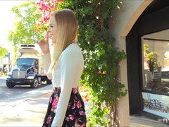 Крупный план, Экстремальный секс, Фут фетиш, Массаж, Оргазм, На публике, Соло, Под юбкой