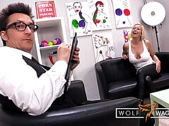 Blondine, Blasen, Hundestellung, Handjob, Hardcore, Milf, Rasiert, Tätowierung