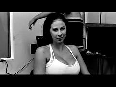 Nana, Gros seins, Sucer une bite, Brunette brune, Interracial, Plan cul à trois, Nénés