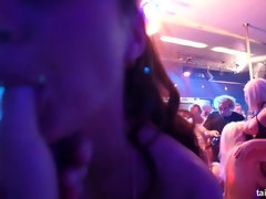 Blondine, Braunhaarige, Bekleidet, Hardcore, Lesbisch, Lecken, Pornostars, Nass