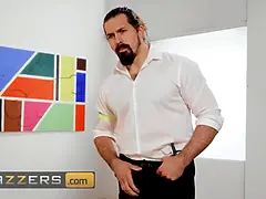 Evie Rees visits an art gallery and picks the greatest art for her, a Big Cock waiting to get sucked & banged - brazzers
