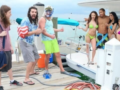 Cul, Blonde, Sucer une bite, En levrette, Branlette thaïlandaise, Embrassement, De plein air, Adolescente