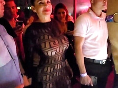 Gros seins, Doigter, Fille latino, Pov, Public, Épouse