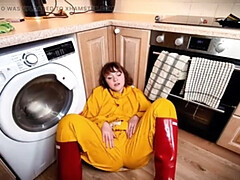 Leie, Stiefel, Viele männer bespritzen eine frau, Spermaladung, Puppe, Fetisch, Gruppensex, Party