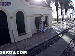 Asiatique, Gros cul, Gros seins, Brunette brune, Français, Hard, De plein air, Public