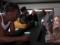 Grosser schwanz, Betrug, Nahaufnahme, Spermaladung, Kehlenfick, Gruppensex, Behaart, Tätowierung