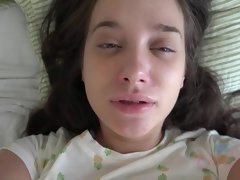 Brunette brune, Embrassement, Orgasme, Chatte, Rasée, Dénudage, Allumeuse, Nénés