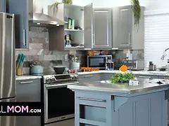 Blasen, Geile alte tussi, Kehlenfick, Flexibel, Muskel, Arsch lecken, Schreiend, Stiefmutter