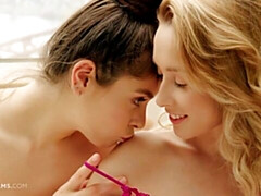 Culo grande, Tetas grandes, Penetracion con dedos, Lesbiana, Lencería, Coño, Afeitado, Tetas